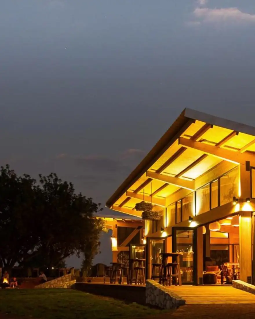 Kalahari Anib Lodge вечером