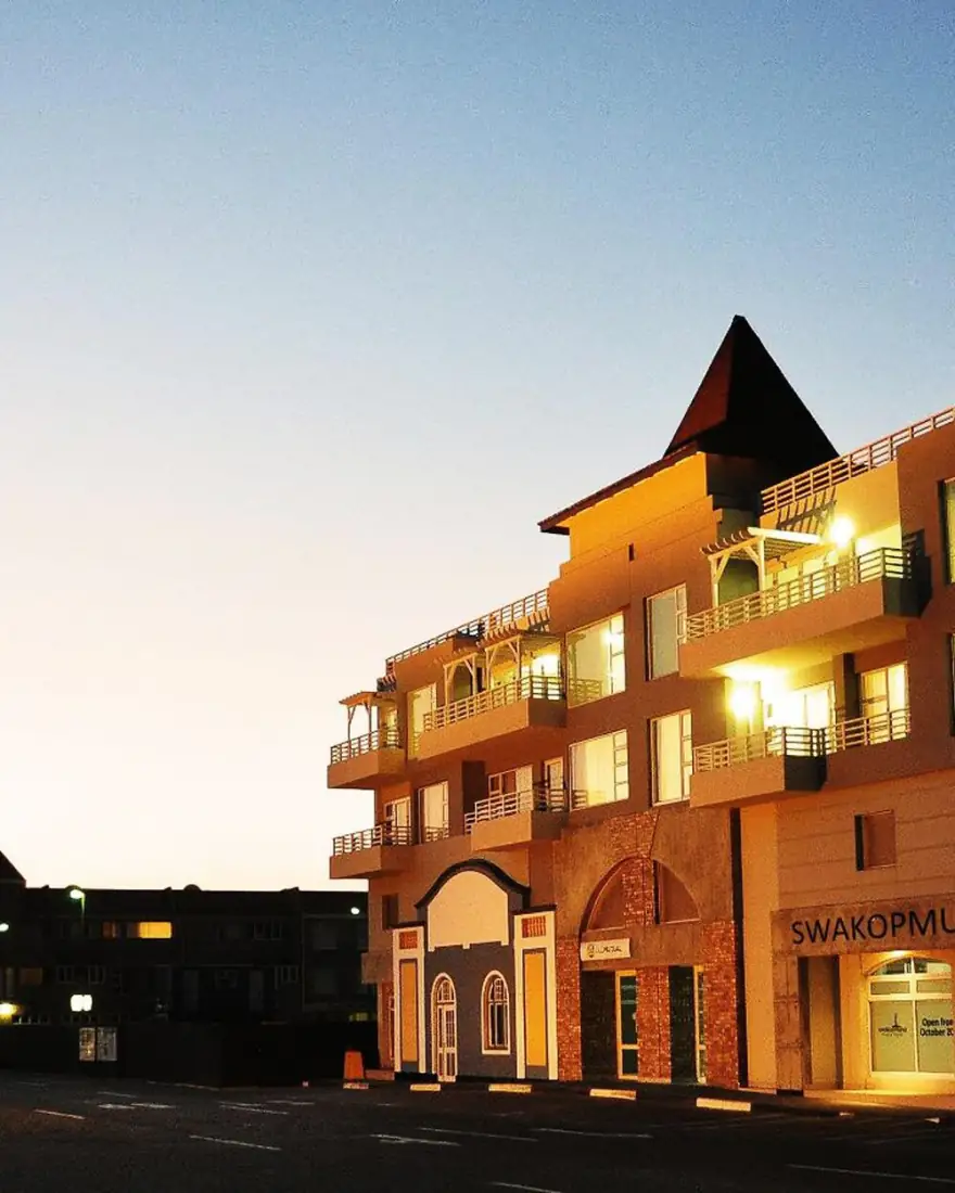 Swakopmund Plaza Hotel вечером